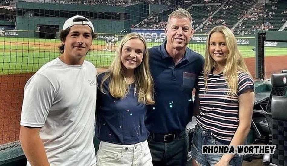 Rhonda Worthey smiling at a public event.
