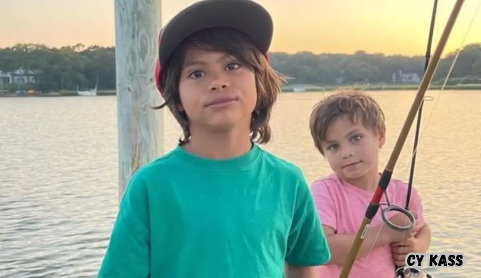 Cy Kass with parents Alex Wagner and Sam Kass.